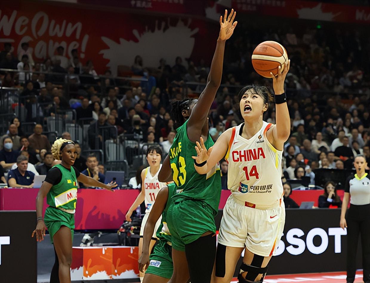 旺财28品牌中心-又美又能打！李月汝归来轰21+11，中国女篮三大中锋闪耀无解